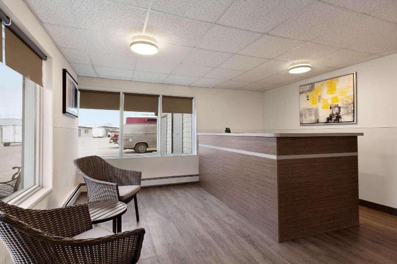Howard Johnson By Wyndham Grande Prairie 4