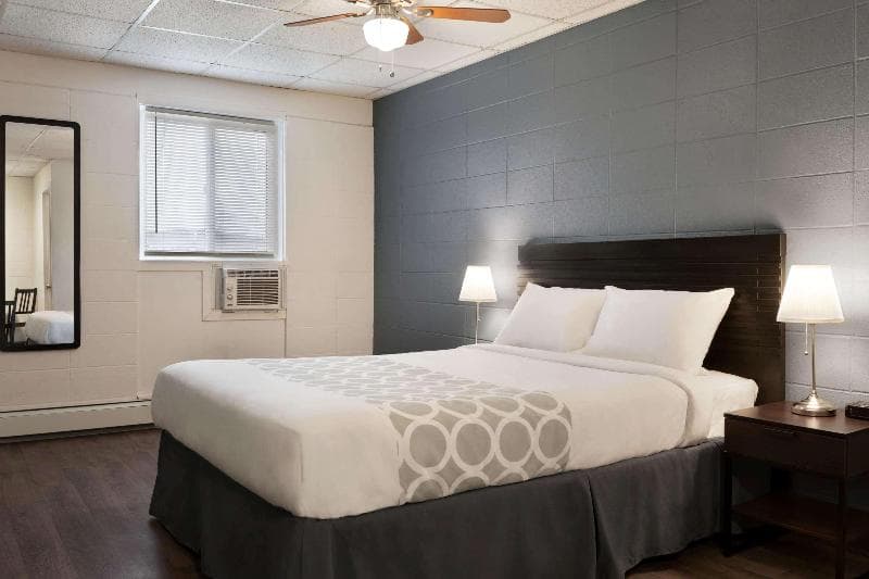 Howard Johnson By Wyndham Grande Prairie 2