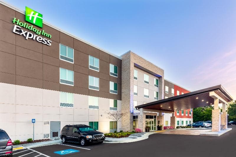 Holiday Inn Express Calhoun South 2