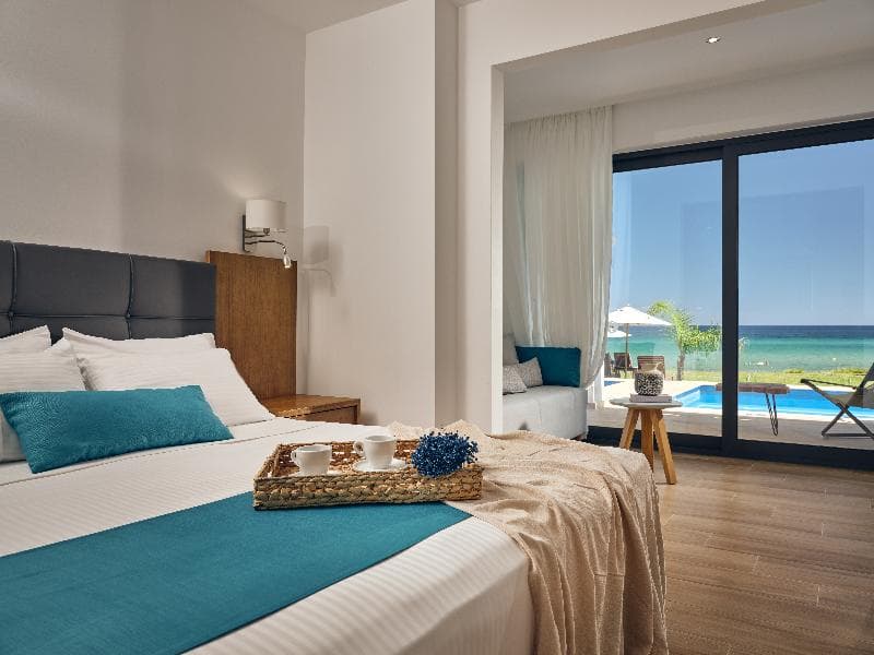 Cavo Orient Beach Hotel & Suites 4