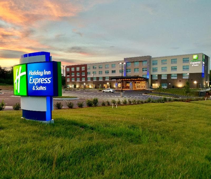 Holiday Inn Express & Suites Raleigh Airport - Brier Creek 2