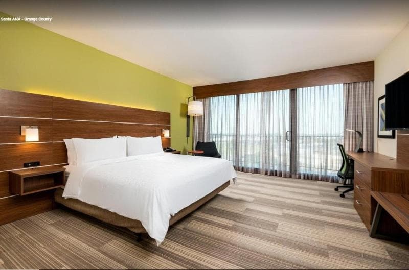 Holiday Inn Express & Suites Santa Ana - Orange County 4