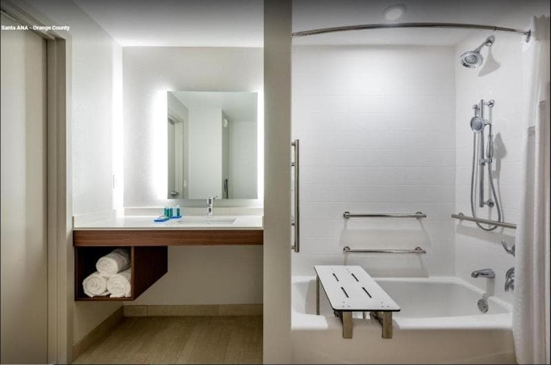 Holiday Inn Express & Suites Santa Ana - Orange County 5