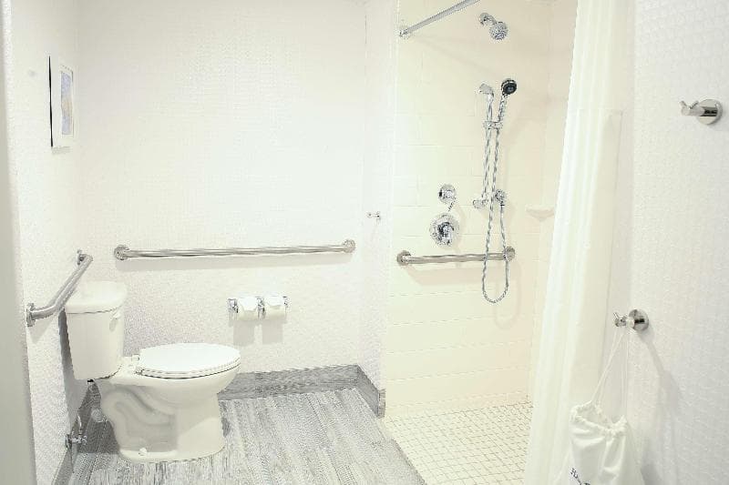 Hampton Inn & Suites Mount Laurel/Moorestown 5