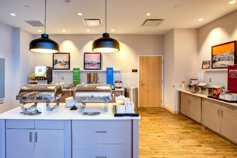 Hampton Inn & Suites Boston/Waltham 3
