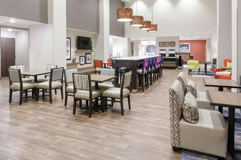 Hampton Inn & Suites Overland Park South 5