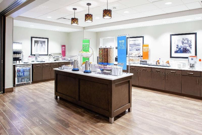 Hampton Inn & Suites Overland Park South 3