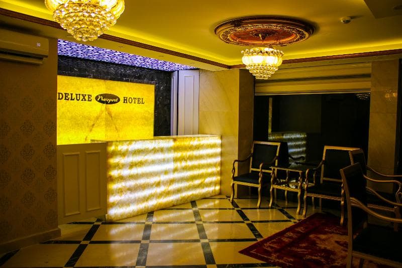 Deluxe Newport Hotel 3