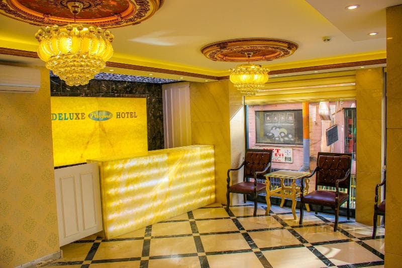 Deluxe Newport Hotel 4
