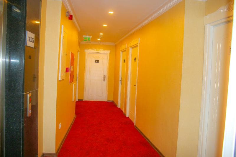 Deluxe Newport Hotel 5
