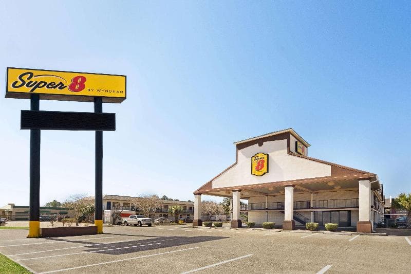 Super 8 By Wyndham Gulfport Near Biloxi 1