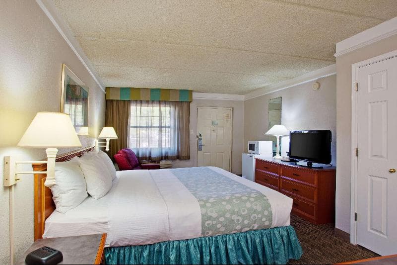 Super 8 By Wyndham San Bernardino 4