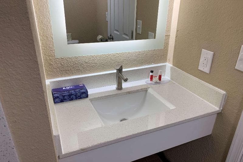 Super 8 By Wyndham Newport News 5