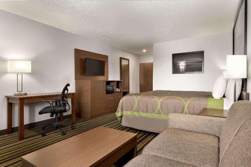 Super 8 By Wyndham Windsor/Dougall 4