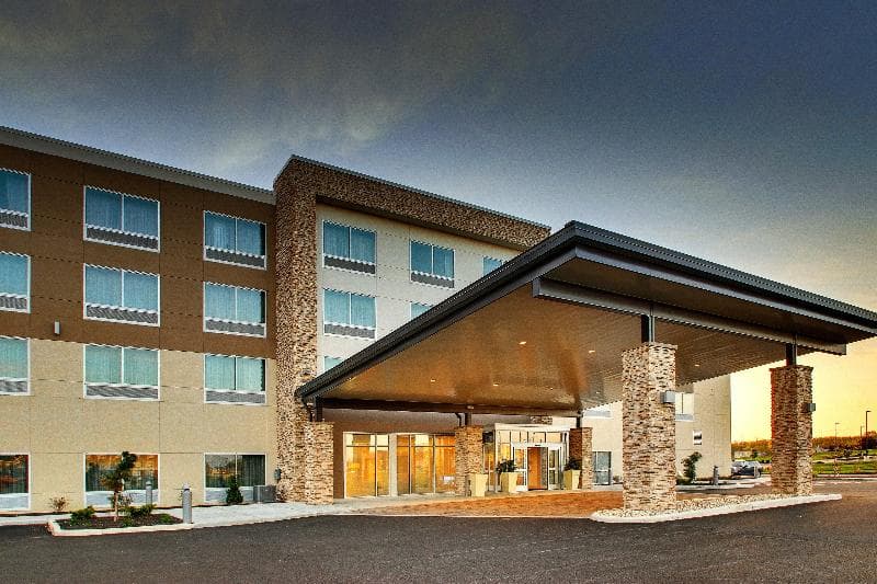 Holiday Inn Express & Suites Findlay North 2