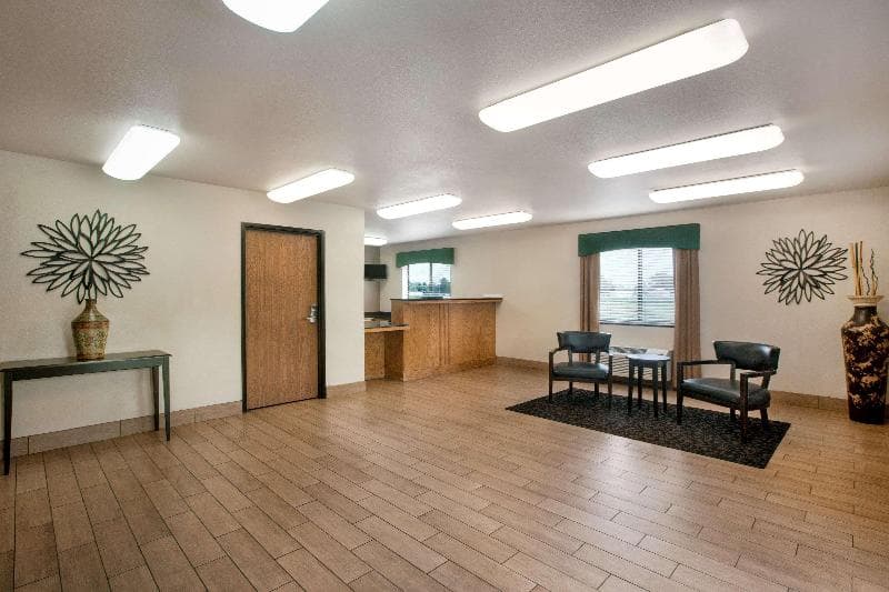 Travelodge By Wyndham Livonia 5