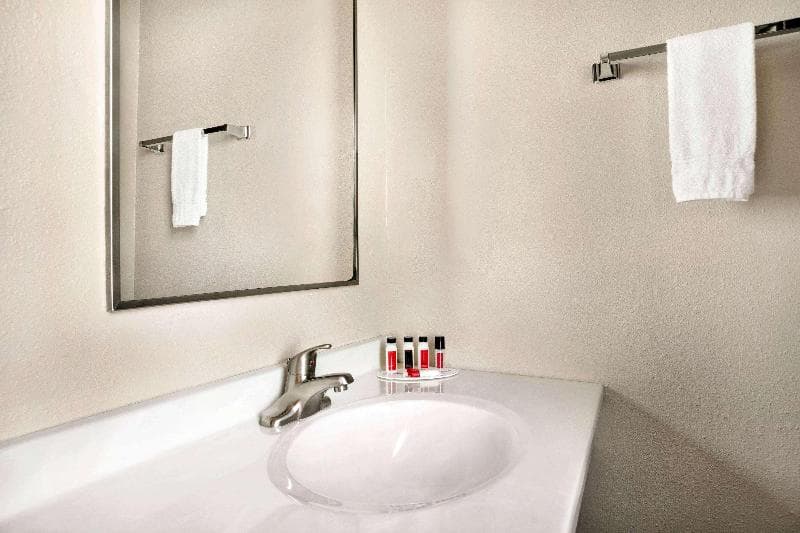 Travelodge By Wyndham Edgemont 2