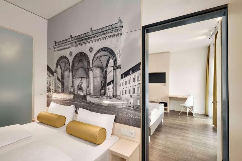 Super 8 By Wyndham Munich City North 5