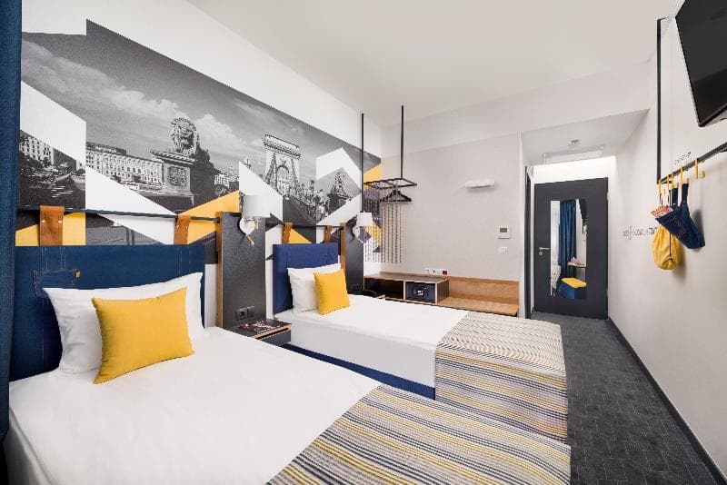 D8 Hotel 4