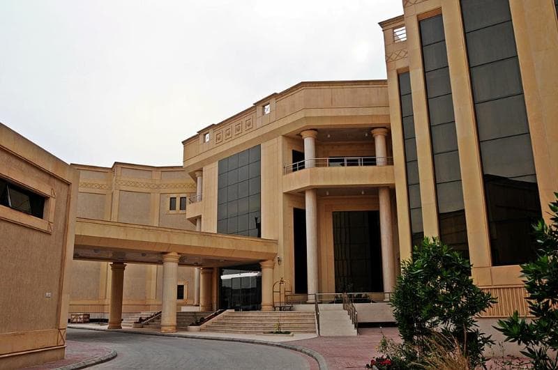 Executives Azizia 1