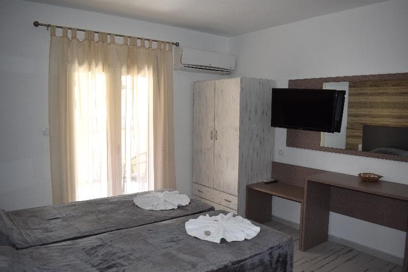 Polykratis Rooms main