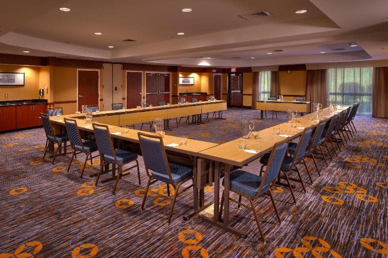 Courtyard By Marriott Kansas City Shawnee photo 1