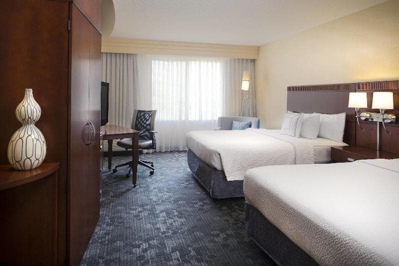 Courtyard By Marriott Kansas City Shawnee 4