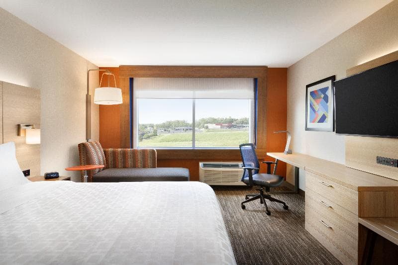 Holiday Inn Express & Suites Locust Grove 3