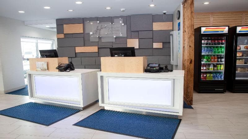 Holiday Inn Express & Suites Marion 3