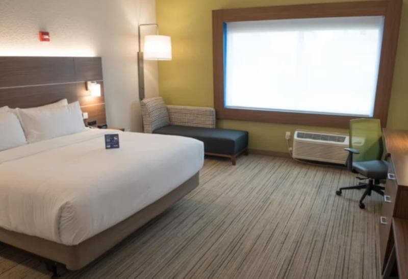Holiday Inn Express & Suites Merrillville 4