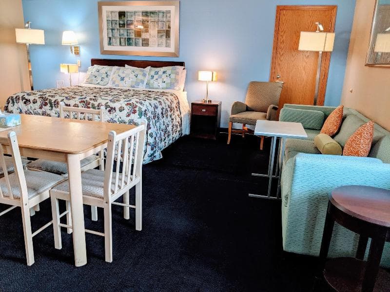 Knights Inn Thomson 5