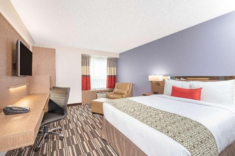 Microtel Inn & Suites By Wyndham Fort Mcmurray 4