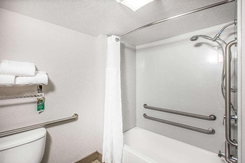 Wingate By Wyndham Louisville Fair & Expo 4