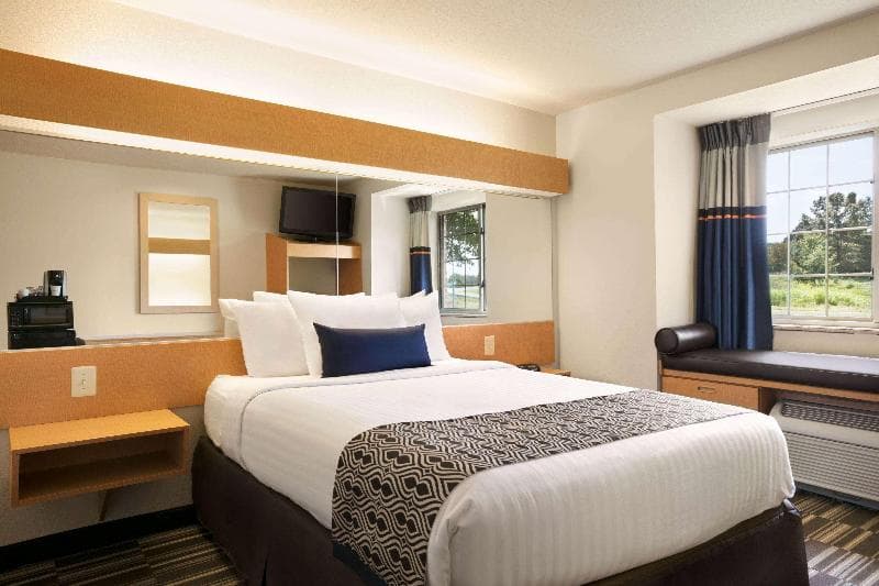 Microtel Inn & Suites by Wyndham Culpeper 3