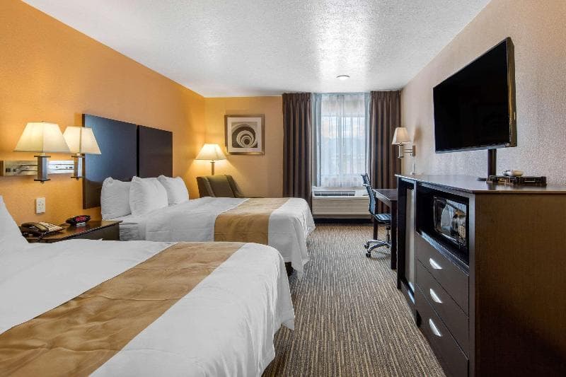 Quality Inn & Suites 4
