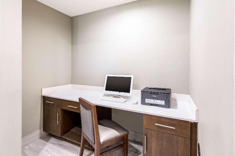 Quality Inn & Suites photo 1