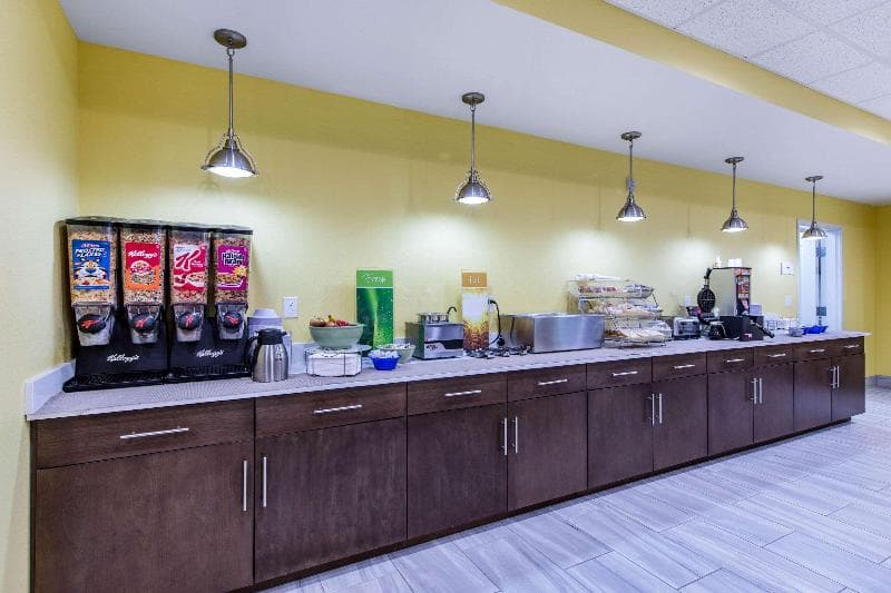 Quality Inn & Suites 4