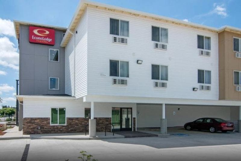 Econo Lodge Inn & Suites photo 1