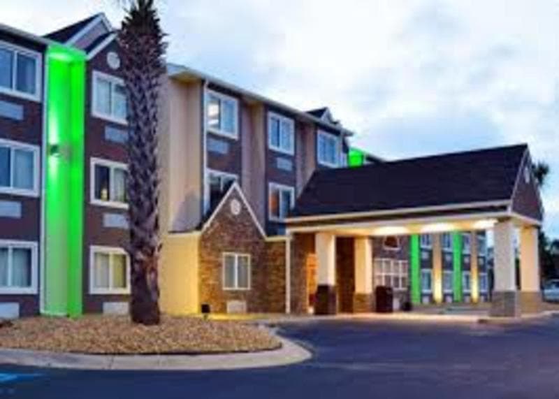 Quality Inn & Suites 4