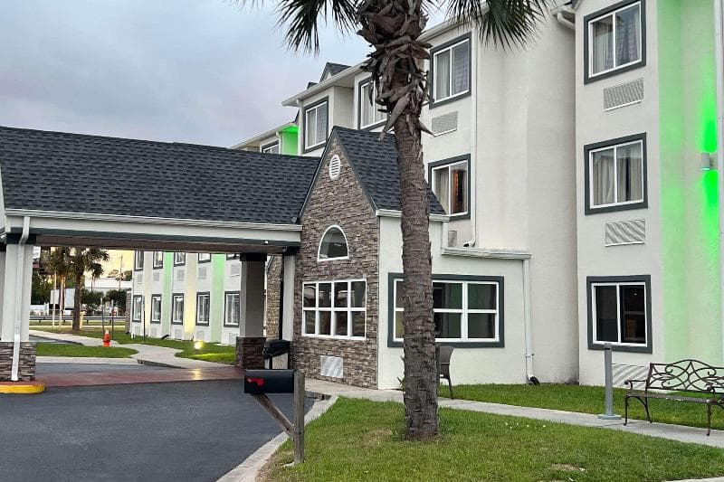 Quality Inn & Suites photo 1