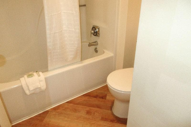 Quality Inn & Suites Raleigh Durham Airport 3