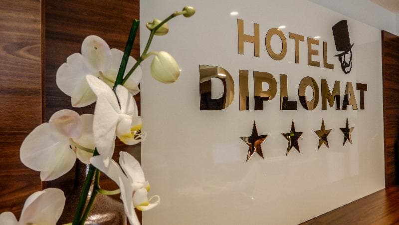 Diplomat 5