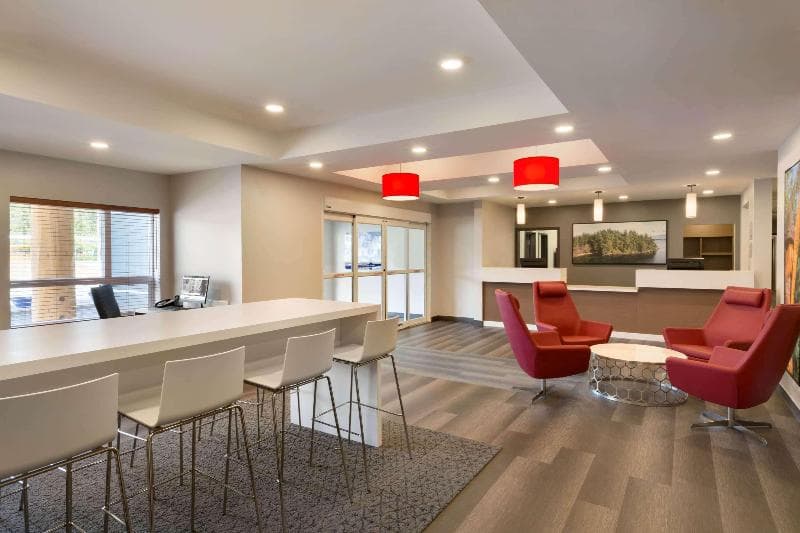 Microtel Inn & Suites By Wyndham Ladysmith Oyster Bay 5