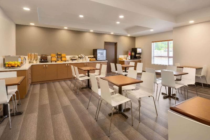 Microtel Inn & Suites By Wyndham Ladysmith Oyster Bay 2