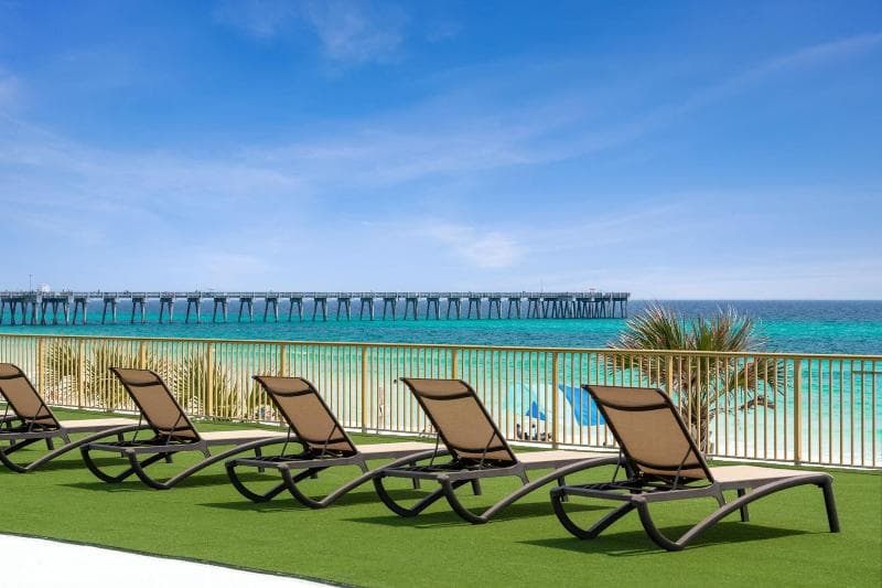 Chateau Beachfront Resort, BW Signature Collection 4