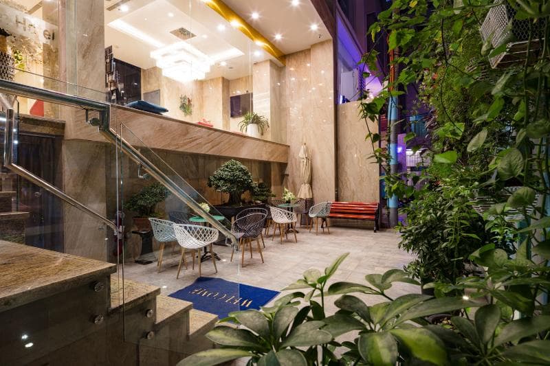 Aaron Hotel 4