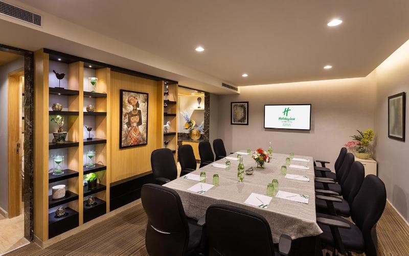 Holiday Inn Express & Suites Bengaluru Racecourse 4