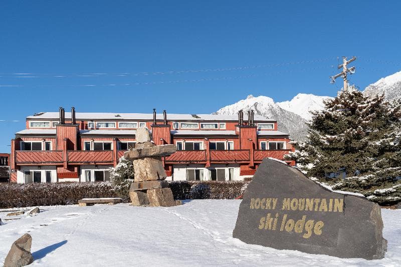 Rocky Mountain Ski Lodge 3