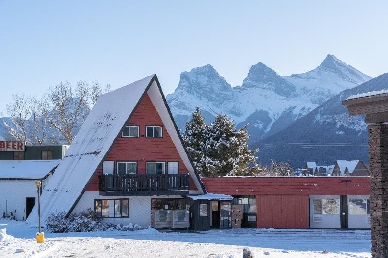 Rocky Mountain Ski Lodge 5