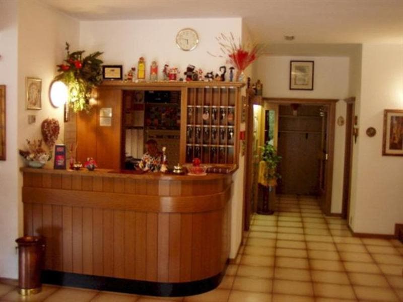 Hotel Ferrari 4